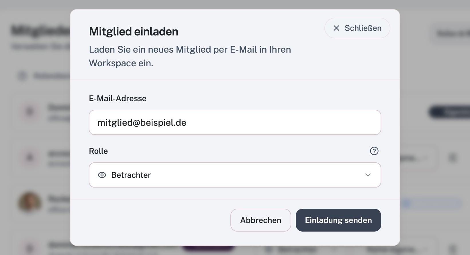 Dialogen Inviter medlem med e-mailadresse og rollevalg